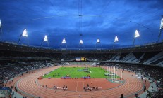 九游娱乐网页-绿茵与赛道，当皇马铁血击溃蓝军，斯通斯在街道狂飙中接管比赛