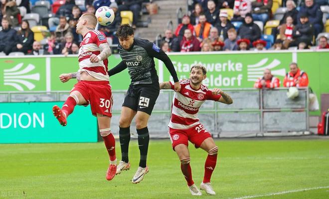 狼队大胜谢菲联,重返联赛前十 狼队大胜谢菲联,重返联赛前十