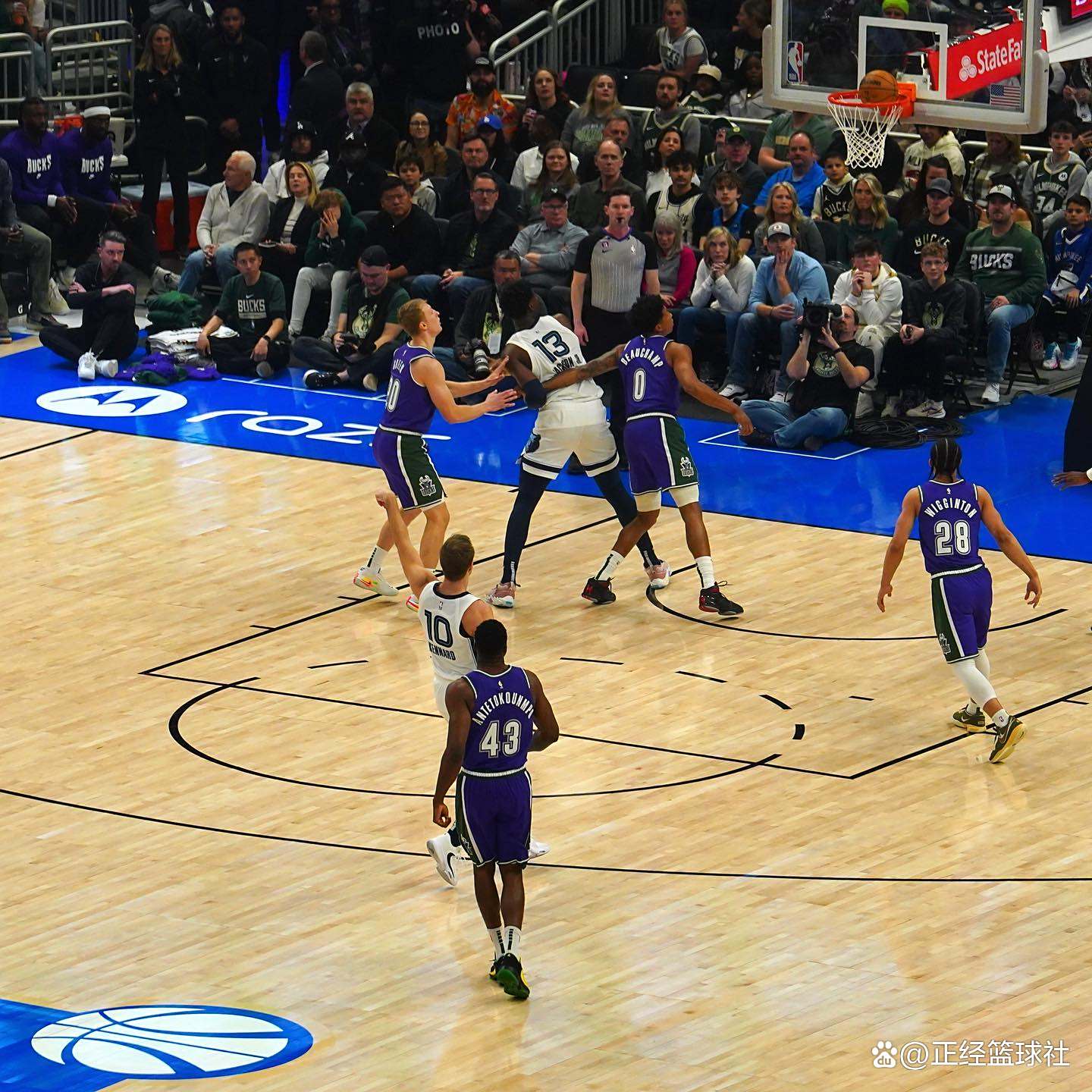 雄鹿主场大胜灰熊,浓眉分独自撑起湖人的简单介绍 雄鹿主场大胜灰熊,浓眉分独自撑起湖人的简单介绍