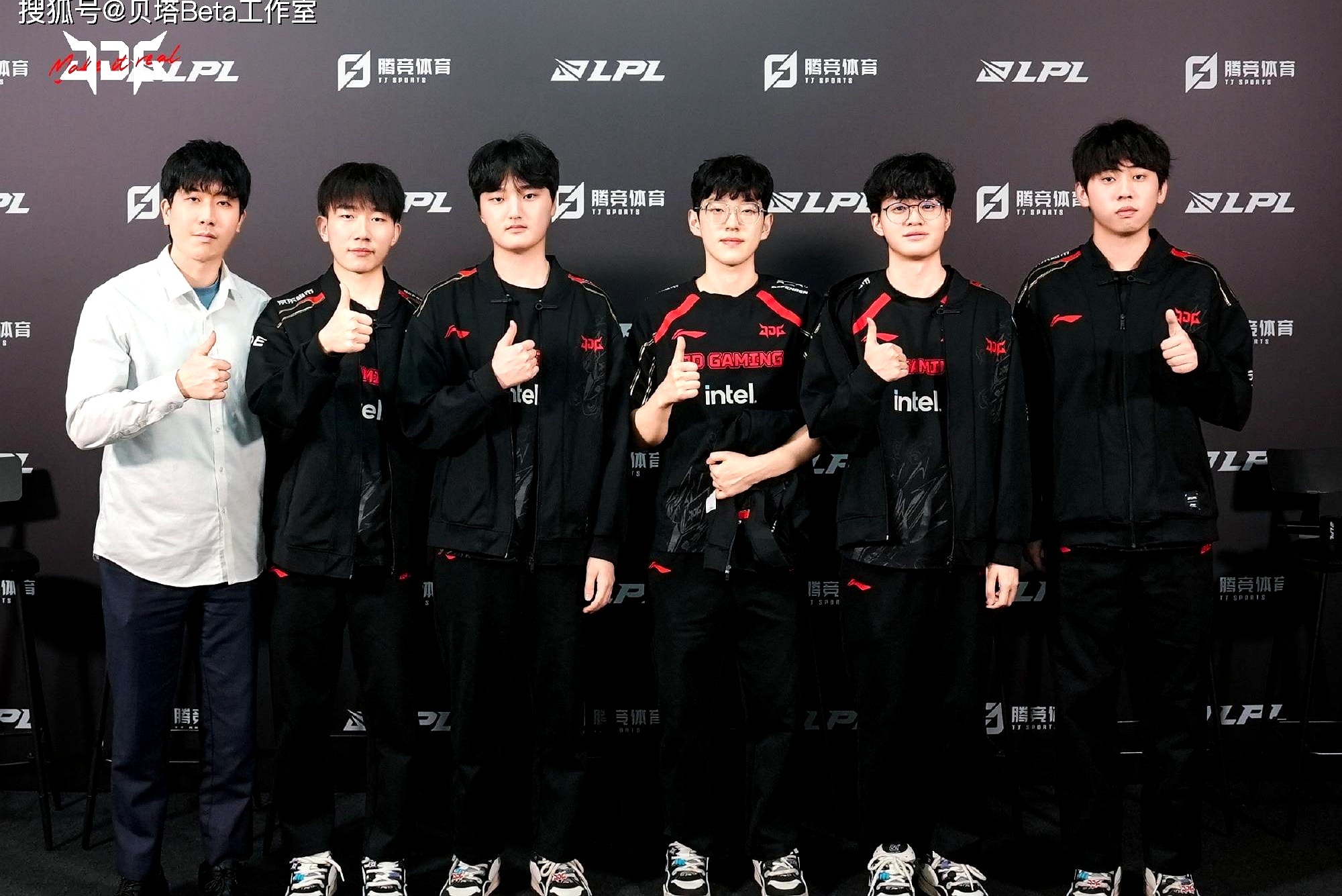 FPX险胜GEN,CoreJJ团战一打五顶尖较量全球总决赛,引爆全场热议 FPX险胜GEN,CoreJJ团战一打五顶尖较量全球总决赛,引爆全场热议