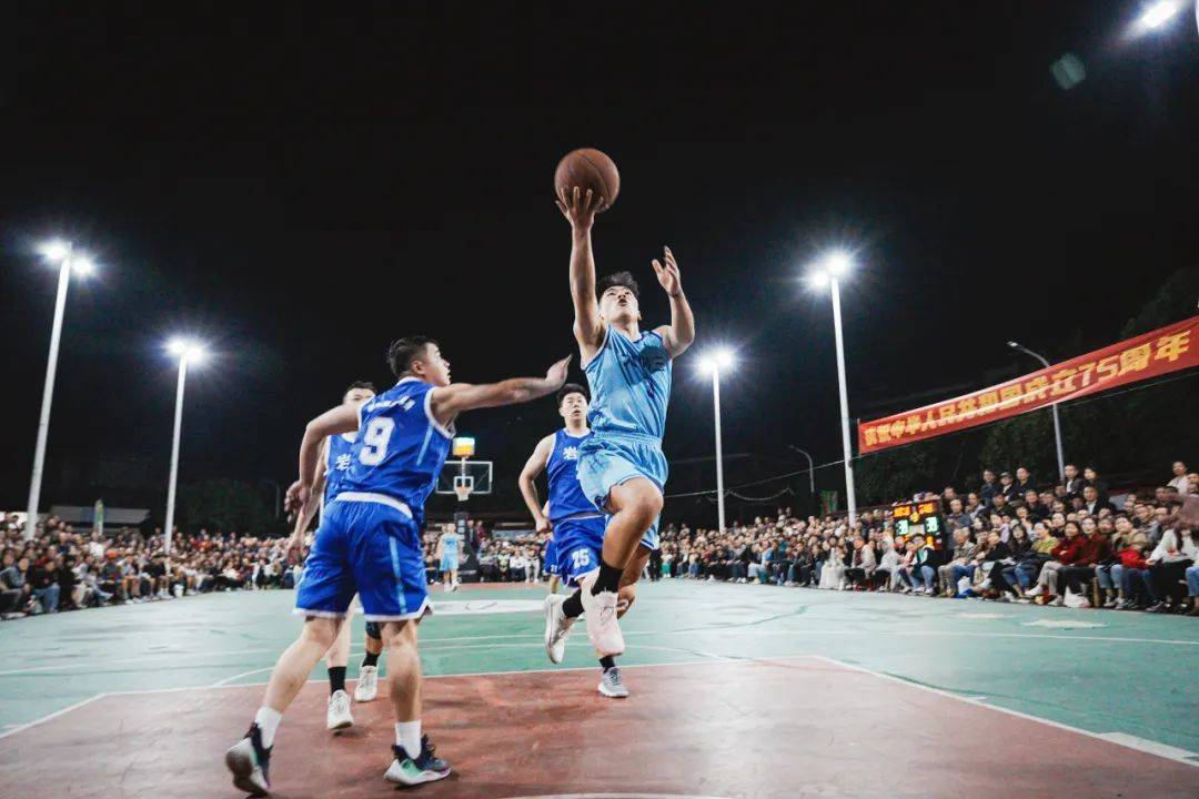 竞技体育界掀起一股热浪,篮球比赛吸引众多观众的简单介绍 竞技体育界掀起一股热浪,篮球比赛吸引众多观众的简单介绍