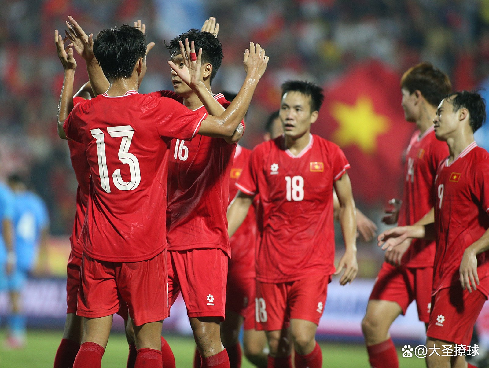 越南球队抢眼表现，成功晋级