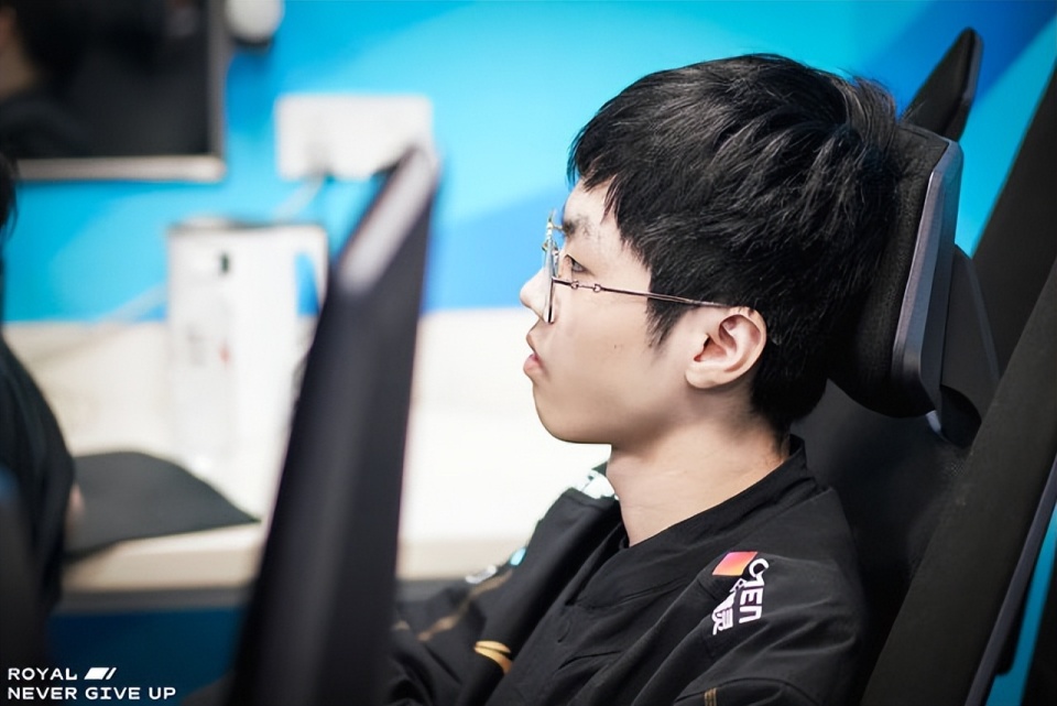 关于IG强势TeamWE，Uzi惊艳世界的信息