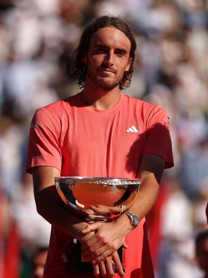 温网轻取年终总决赛，西西帕斯刷新纪录的简单介绍