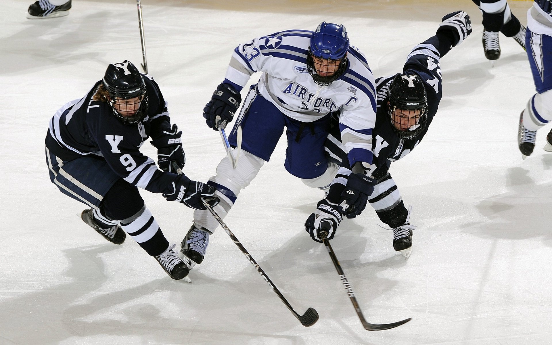 哈弗茨终场绝杀点燃赛场，那不勒斯惊险逆转塞维利亚